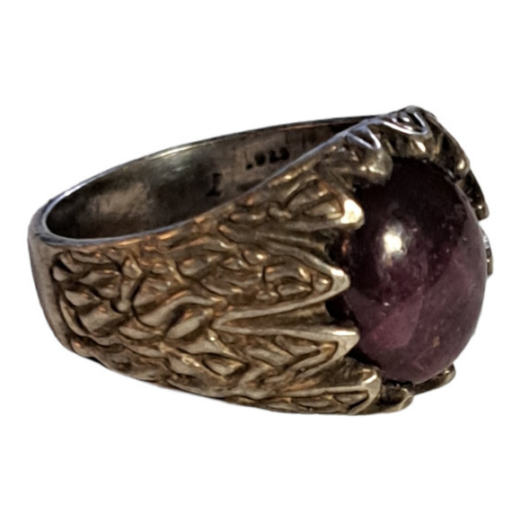 Hand made .925 silver ring with‎ a star ruby 10
